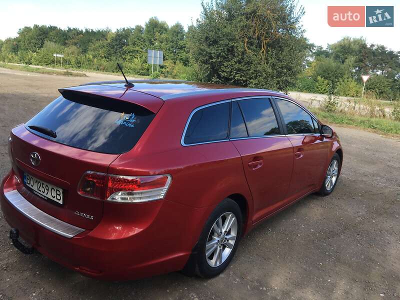 Универсал Toyota Avensis 2010 в Зборове