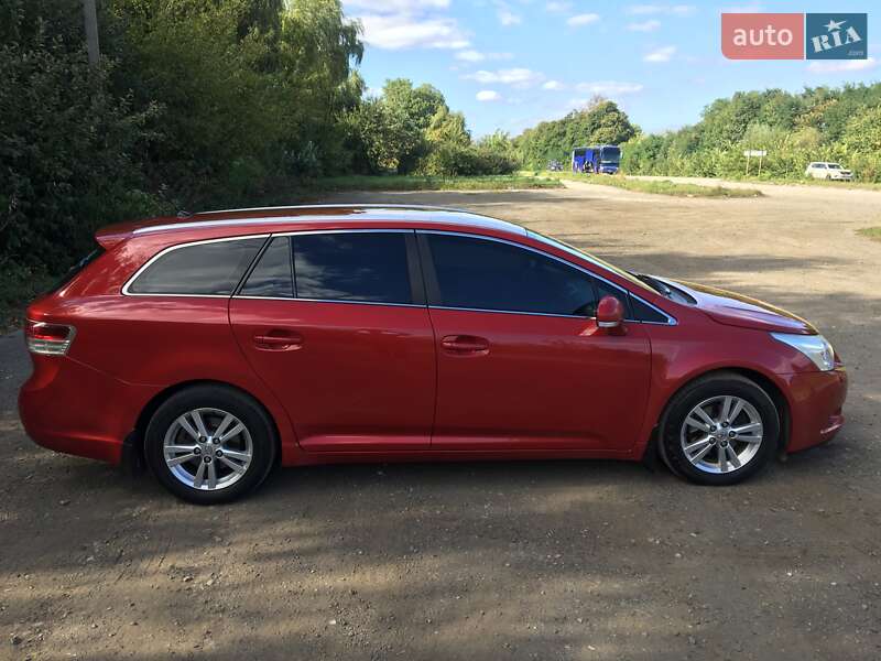 Универсал Toyota Avensis 2010 в Зборове