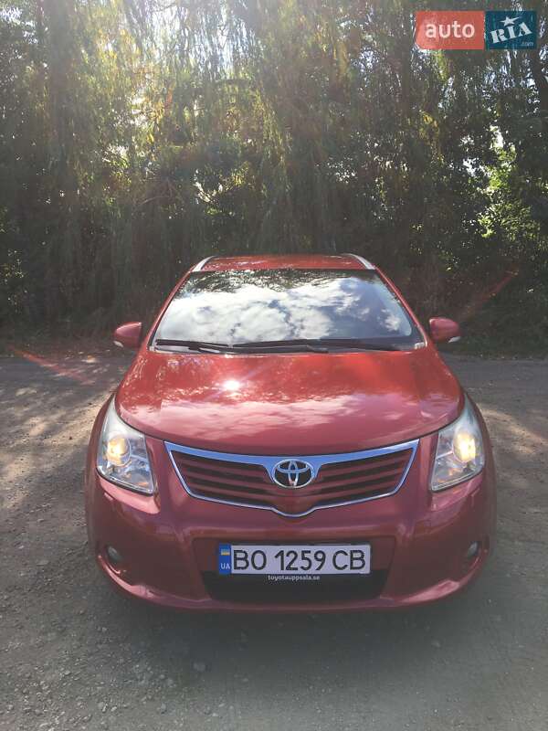 Универсал Toyota Avensis 2010 в Зборове