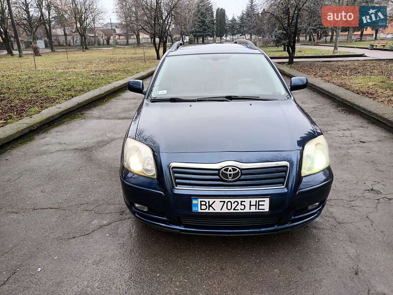 Універсал Toyota Avensis 2003 в Рівному