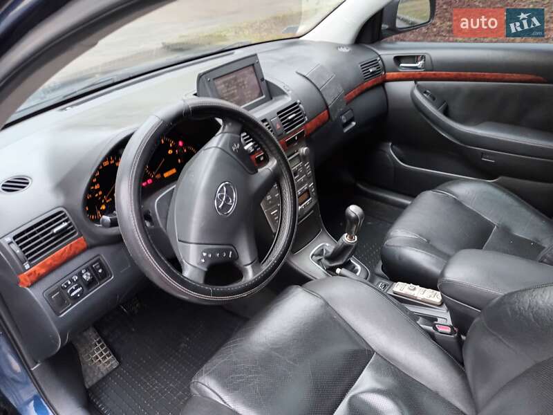 Універсал Toyota Avensis 2003 в Рівному