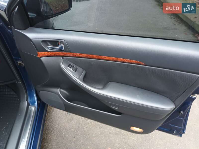Універсал Toyota Avensis 2003 в Рівному