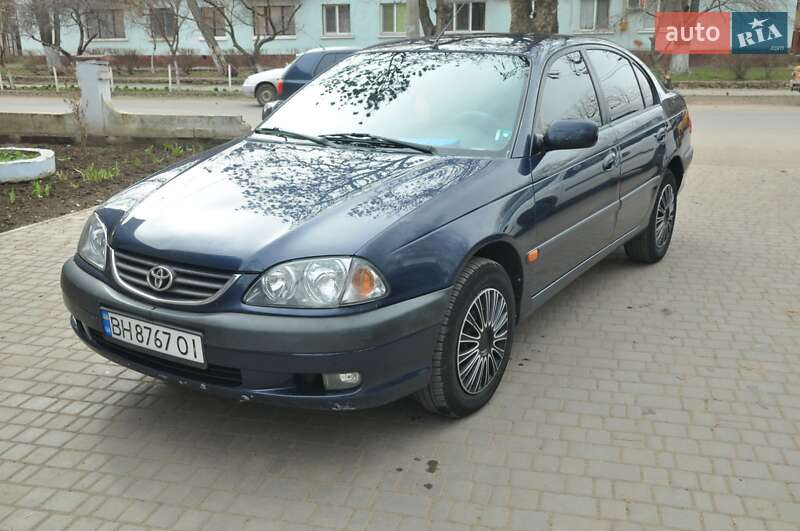 Седан Toyota Avensis 2001 в Одессе
