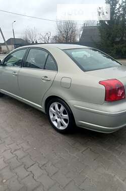 Седан Toyota Avensis 2004 в Лановцах