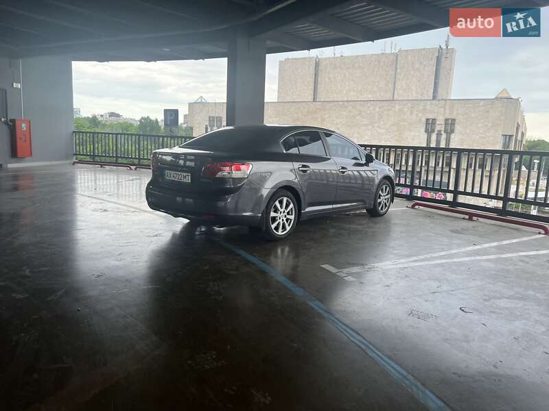 Седан Toyota Avensis 2011 в Харькове