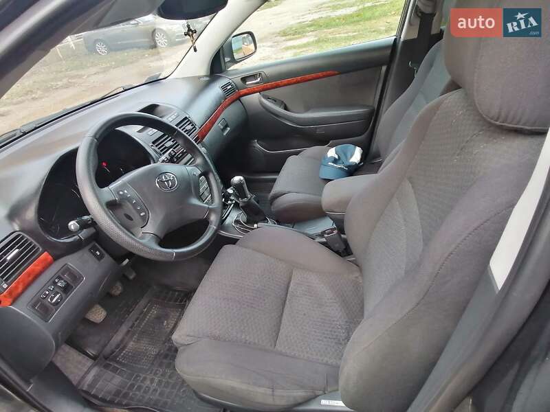 Универсал Toyota Avensis 2004 в Ивано-Франковске