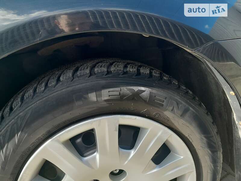 Седан Toyota Avensis 2013 в Дрогобыче