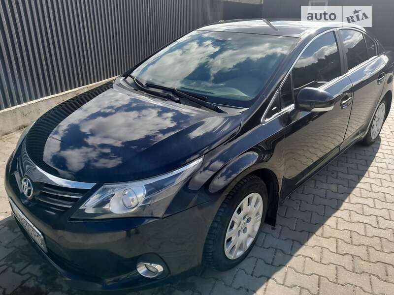 Седан Toyota Avensis 2013 в Дрогобыче