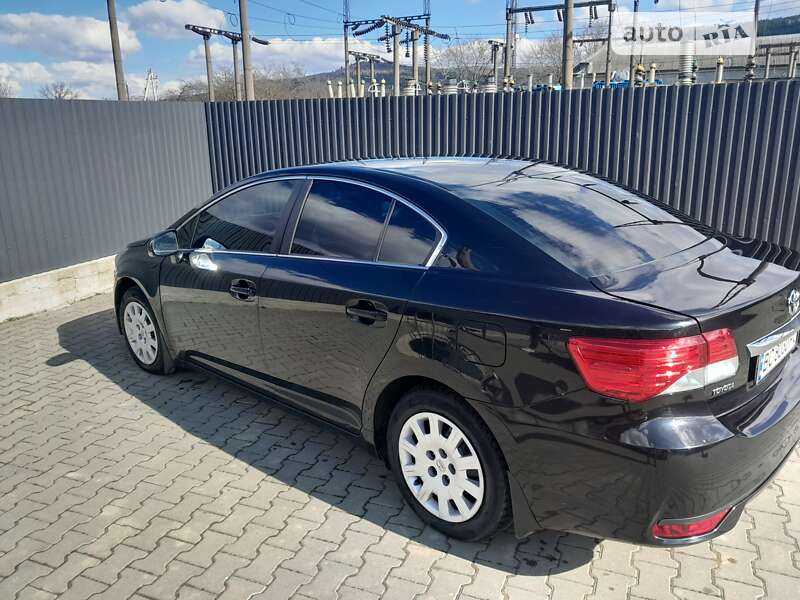Седан Toyota Avensis 2013 в 