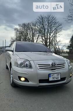 Седан Toyota Avensis 2006 в Ивано-Франковске