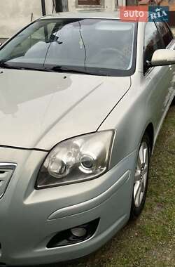 Седан Toyota Avensis 2007 в Самборе