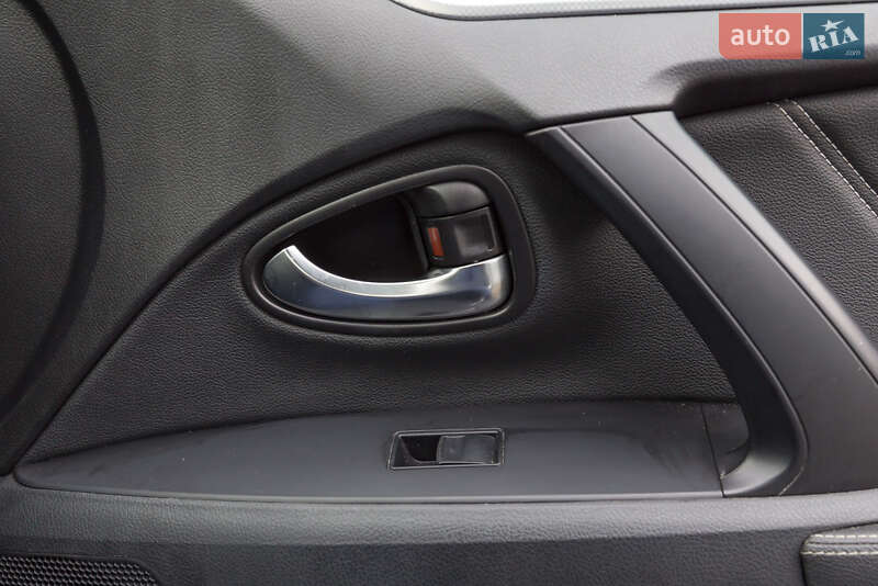 Седан Toyota Avensis 2015 в Дрогобыче