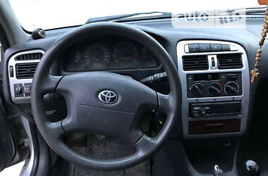 Седан Toyota Avensis 1999 в Львові