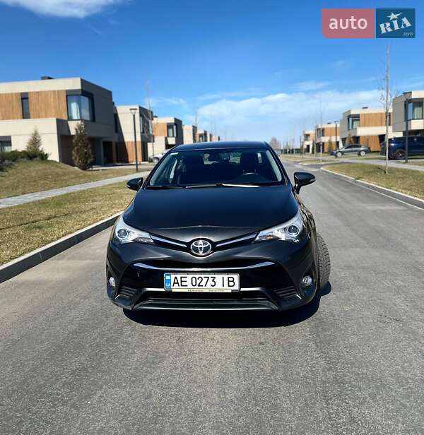 Седан Toyota Avensis 2016 в Днепре