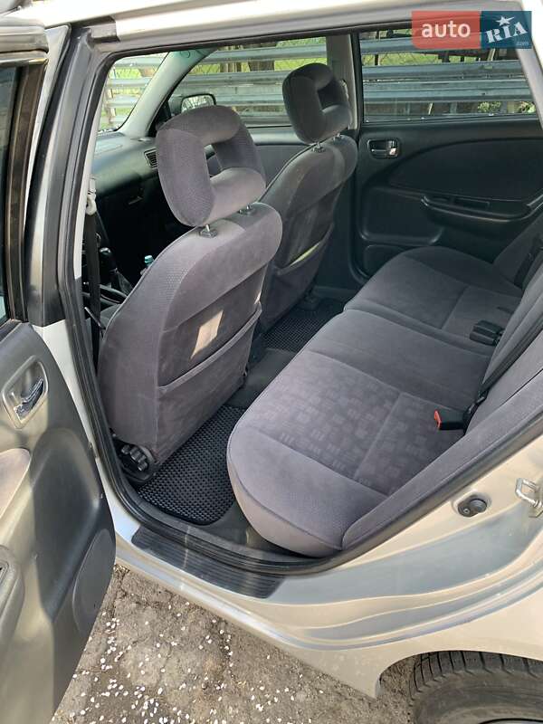 Универсал Toyota Avensis 2001 в Днепре