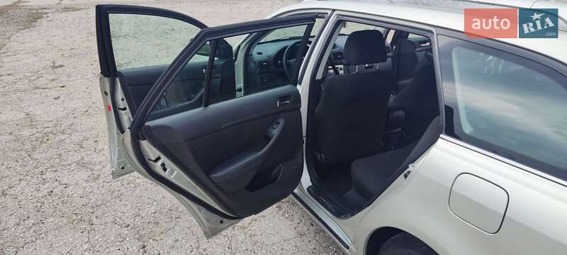 Універсал Toyota Avensis 2004 в Болграді