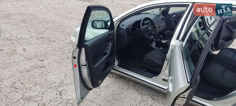 Універсал Toyota Avensis 2004 в Болграді