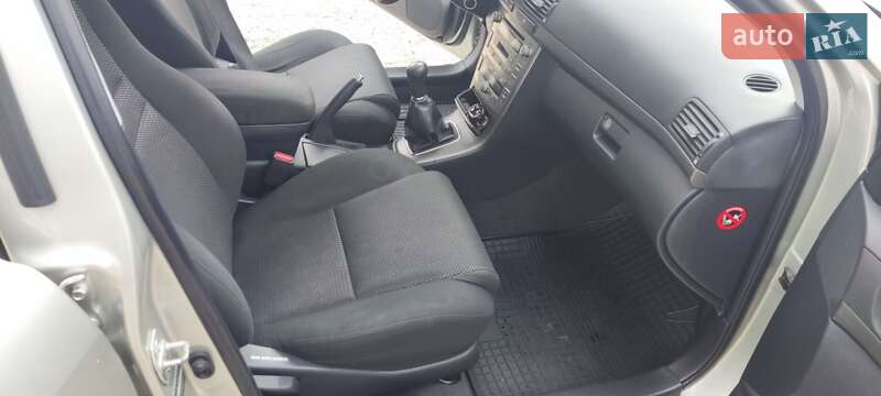 Універсал Toyota Avensis 2004 в Болграді