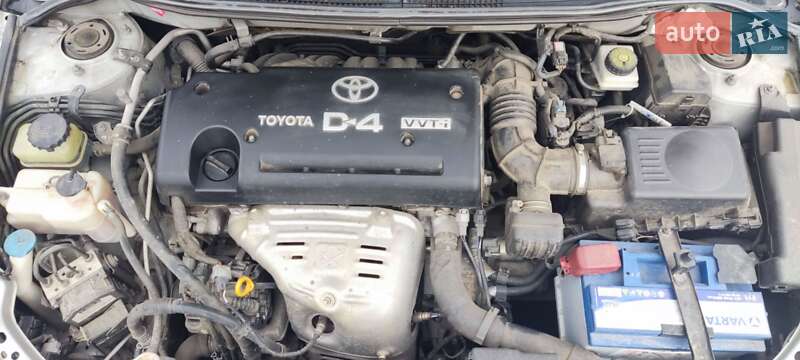 Універсал Toyota Avensis 2004 в Болграді