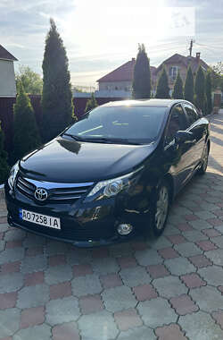 Седан Toyota Avensis 2011 в Мукачево