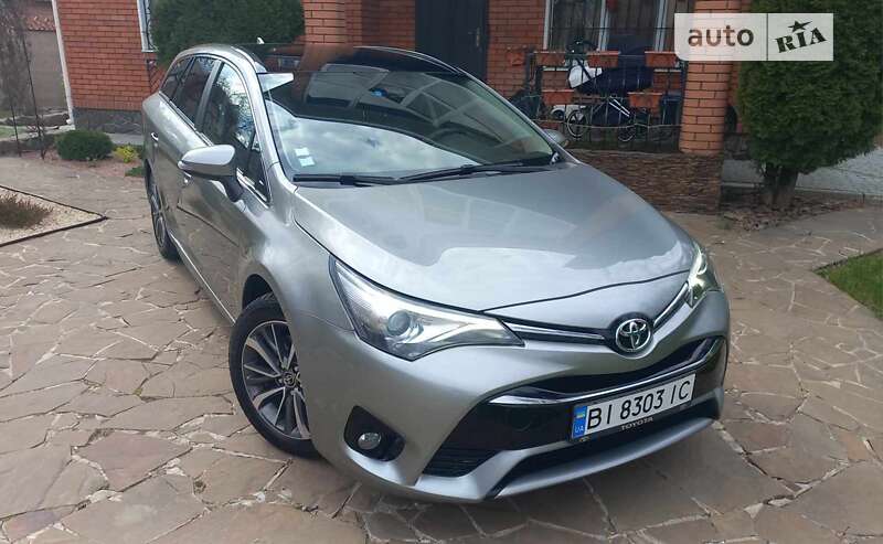 Универсал Toyota Avensis 2015 в Полтаве