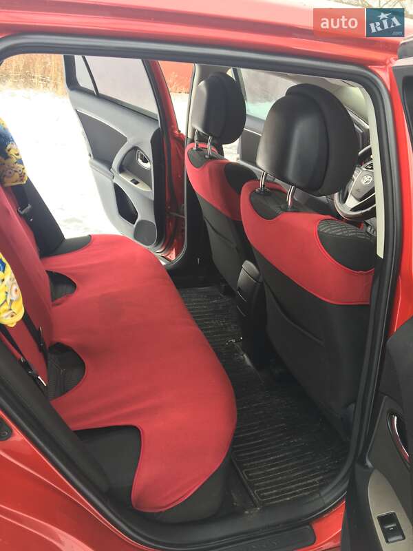 Универсал Toyota Avensis 2010 в Зборове