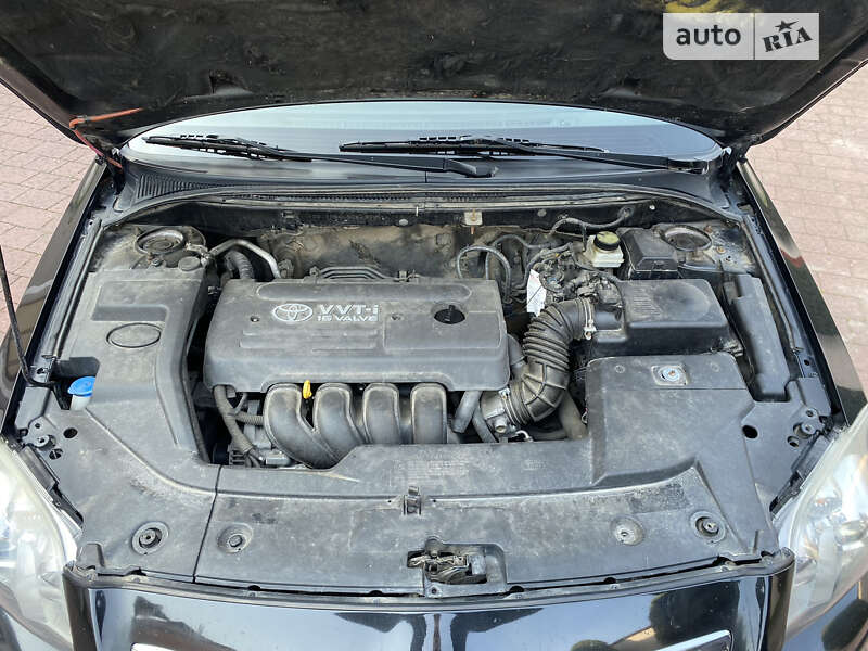 Седан Toyota Avensis 2008 в Стрые