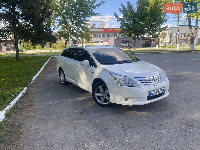 Универсал Toyota Avensis 2010 в Хмельницком