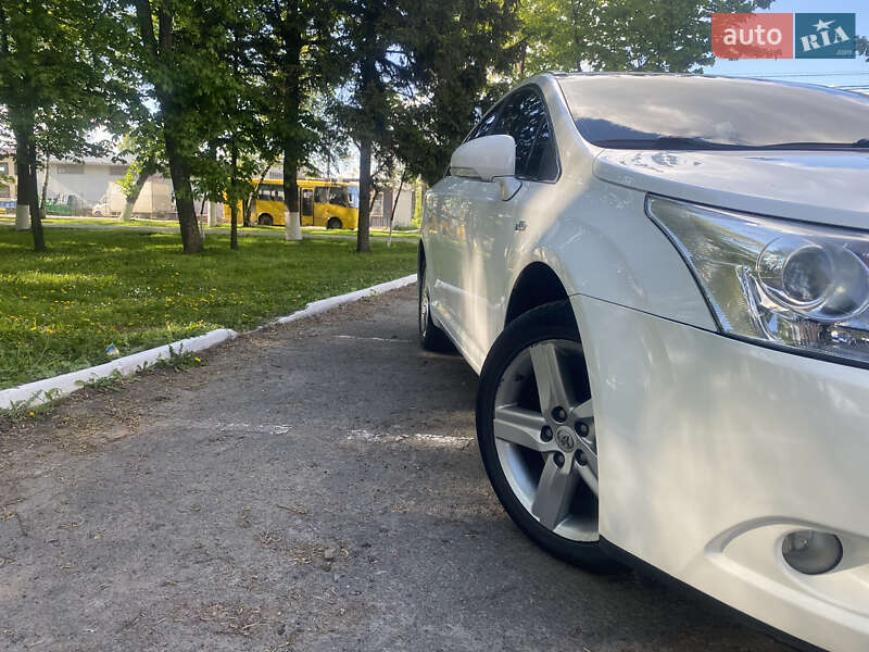 Универсал Toyota Avensis 2010 в Хмельницком