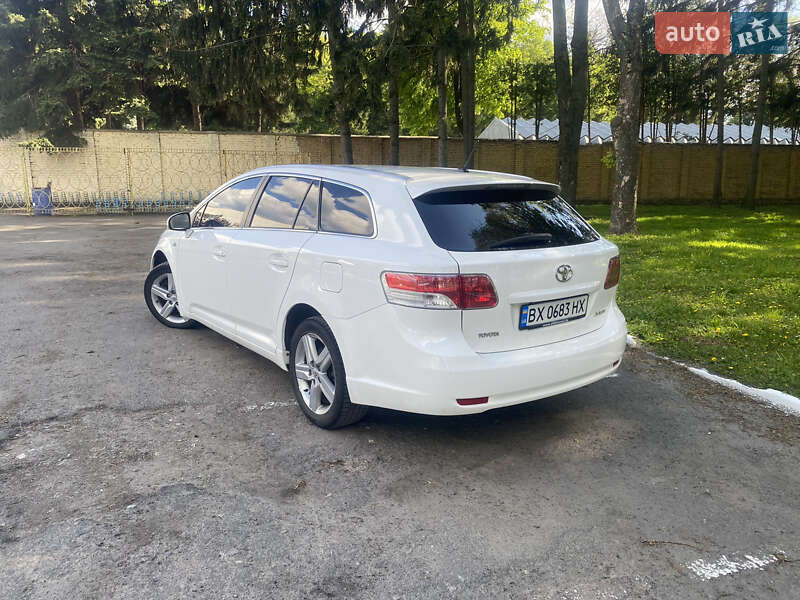 Универсал Toyota Avensis 2010 в Хмельницком