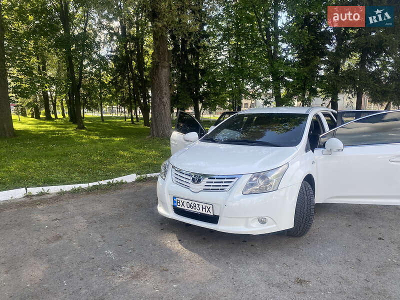 Универсал Toyota Avensis 2010 в Хмельницком