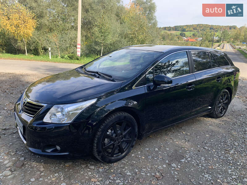 Універсал Toyota Avensis 2011 в Коломиї