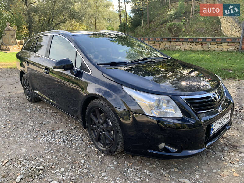 Універсал Toyota Avensis 2011 в Коломиї