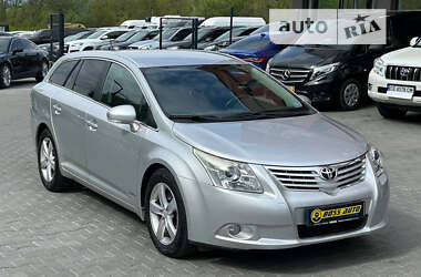 Универсал Toyota Avensis 2011 в Черновцах