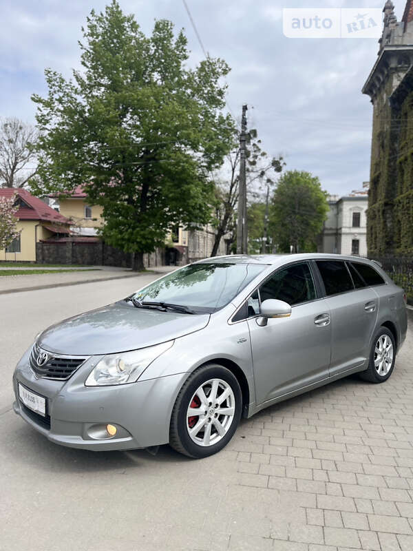Универсал Toyota Avensis 2010 в Бродах