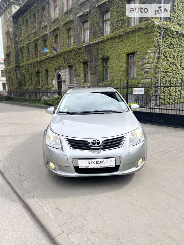 Универсал Toyota Avensis 2010 в Бродах