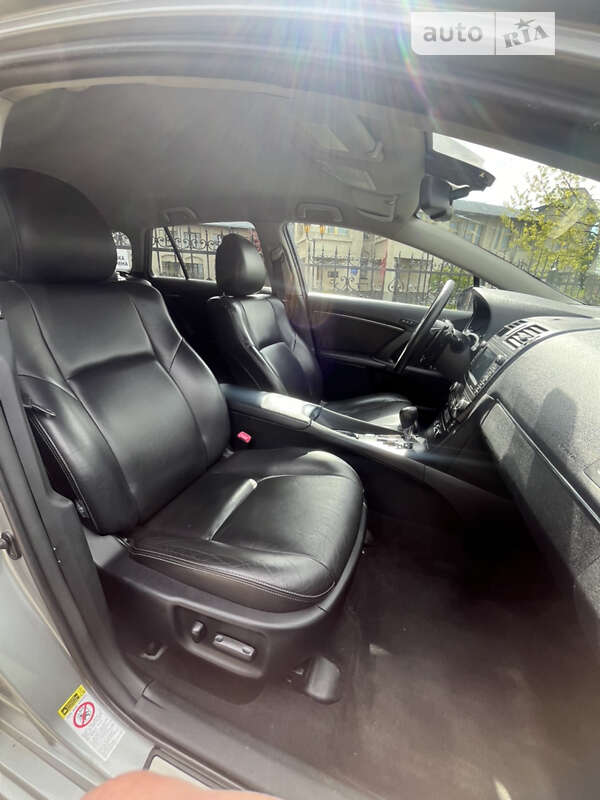 Универсал Toyota Avensis 2010 в Бродах