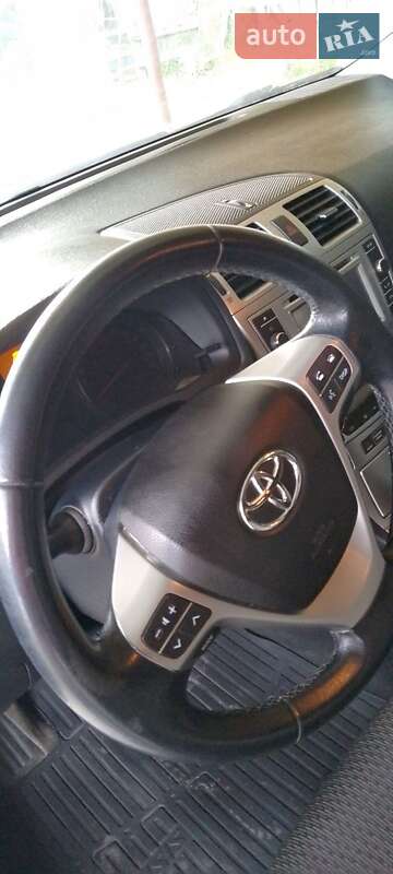 Седан Toyota Avensis 2011 в Пятихатках