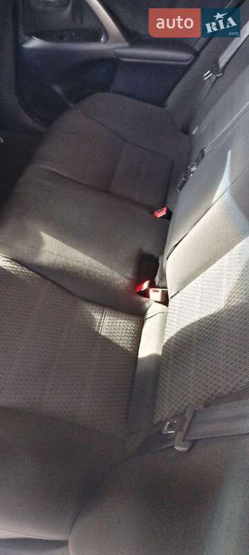 Седан Toyota Avensis 2011 в Пятихатках