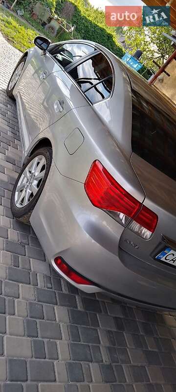 Седан Toyota Avensis 2011 в Пятихатках