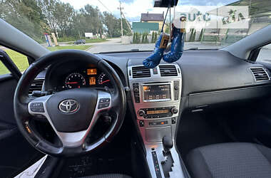 Седан Toyota Avensis 2012 в Кицмани