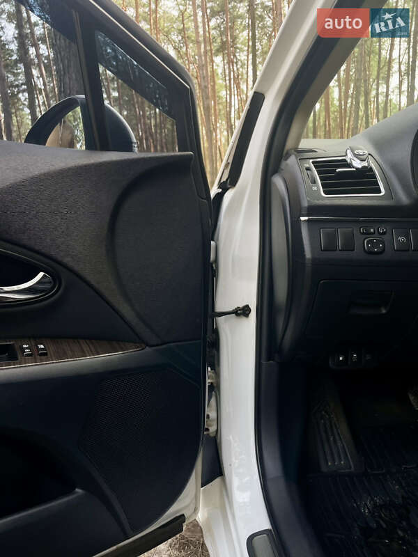 Универсал Toyota Avensis 2012 в Краматорске