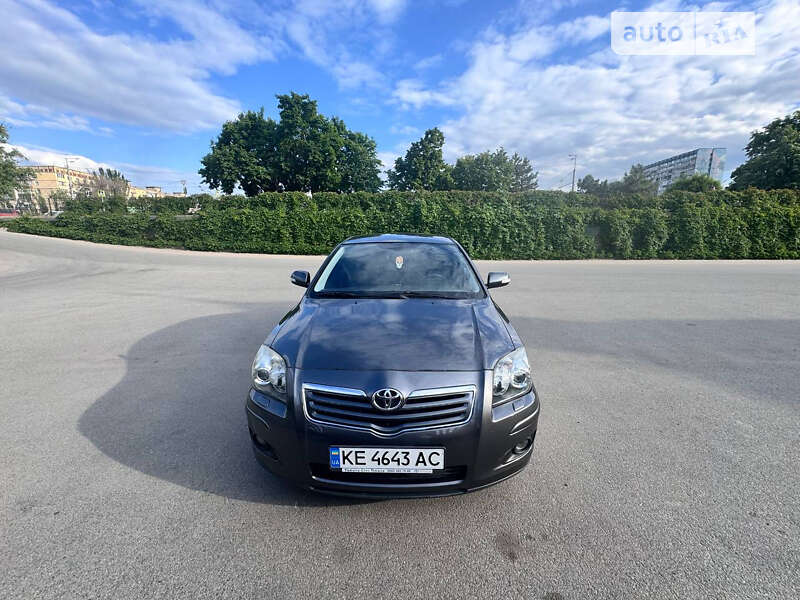 Седан Toyota Avensis 2008 в Днепре