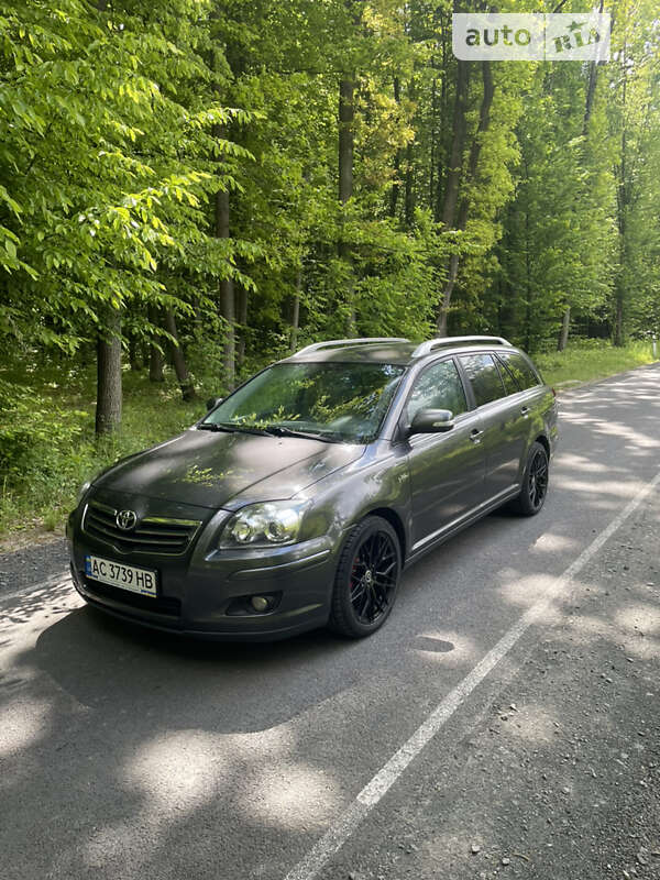 Універсал Toyota Avensis 2006 в Луцьку