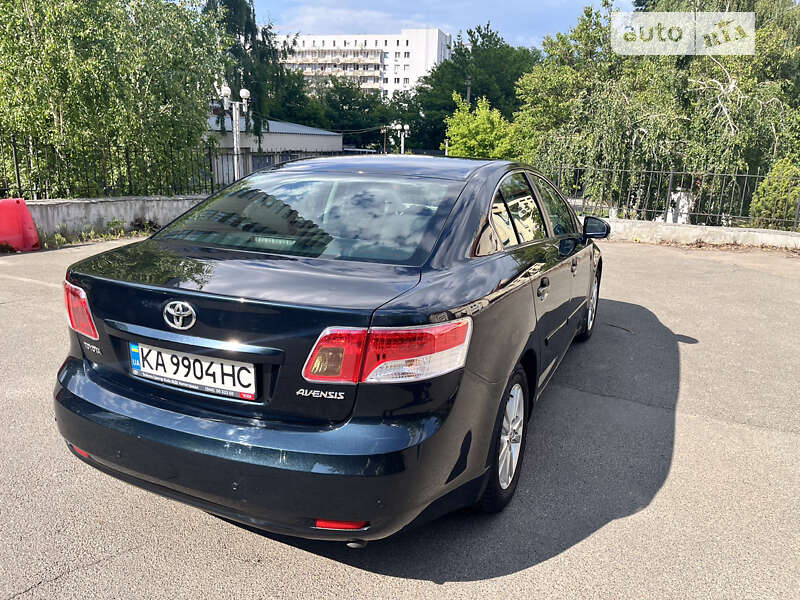 Седан Toyota Avensis 2011 в Киеве