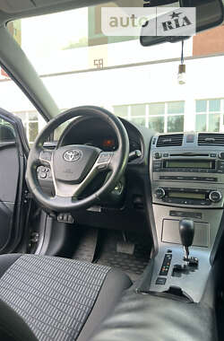 Седан Toyota Avensis 2010 в Киеве