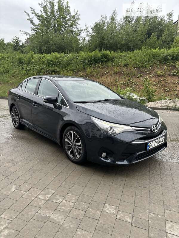 Седан Toyota Avensis 2016 в Новояворівську