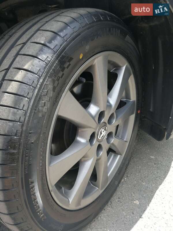 Седан Toyota Avensis 2008 в Киеве