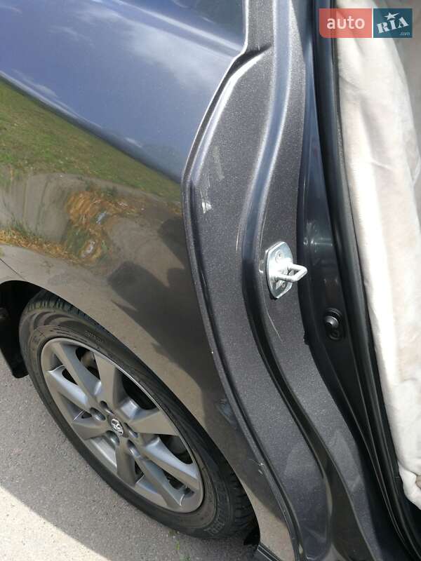 Седан Toyota Avensis 2008 в Киеве