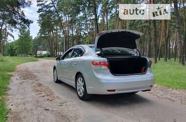 Седан Toyota Avensis 2012 в Чернигове